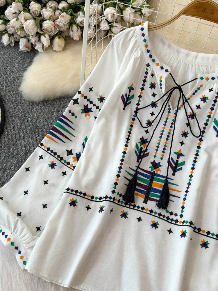 Women's Autumn Blouse Temperament Fashionable Vintage Embroidered Shirt 2024 New Bohemian Vacation Style Loose Top BL026