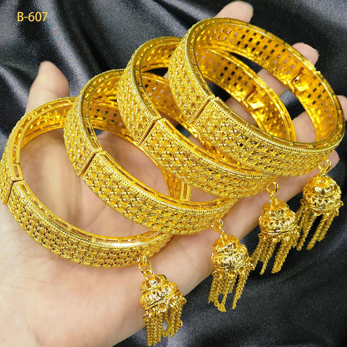 XUHUANG New Design Dubai Gold Color Bangles With Tassel Pendant For Women Indian Middle Eastern Nigerian Wedding Luxury Jewelry