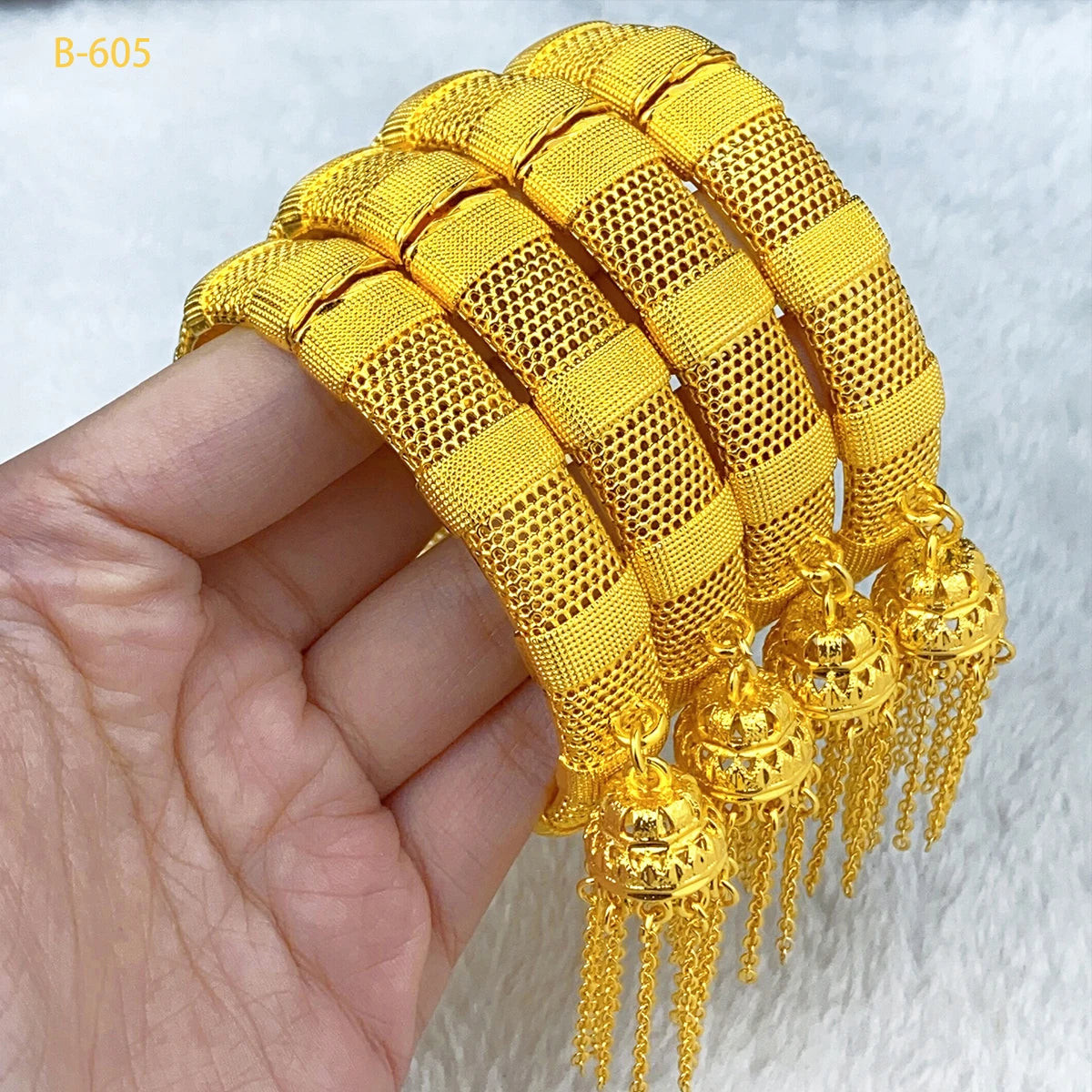 XUHUANG New Design Dubai Gold Color Bangles With Tassel Pendant For Women Indian Middle Eastern Nigerian Wedding Luxury Jewelry