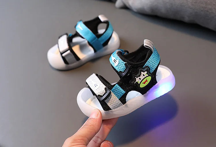 LED Kids Sandals Boys Girls 2023 Summer New Children Cartoon Luminous Light Up Baby Shoes Fashion Sport Soft Bottom Beach Shoes
