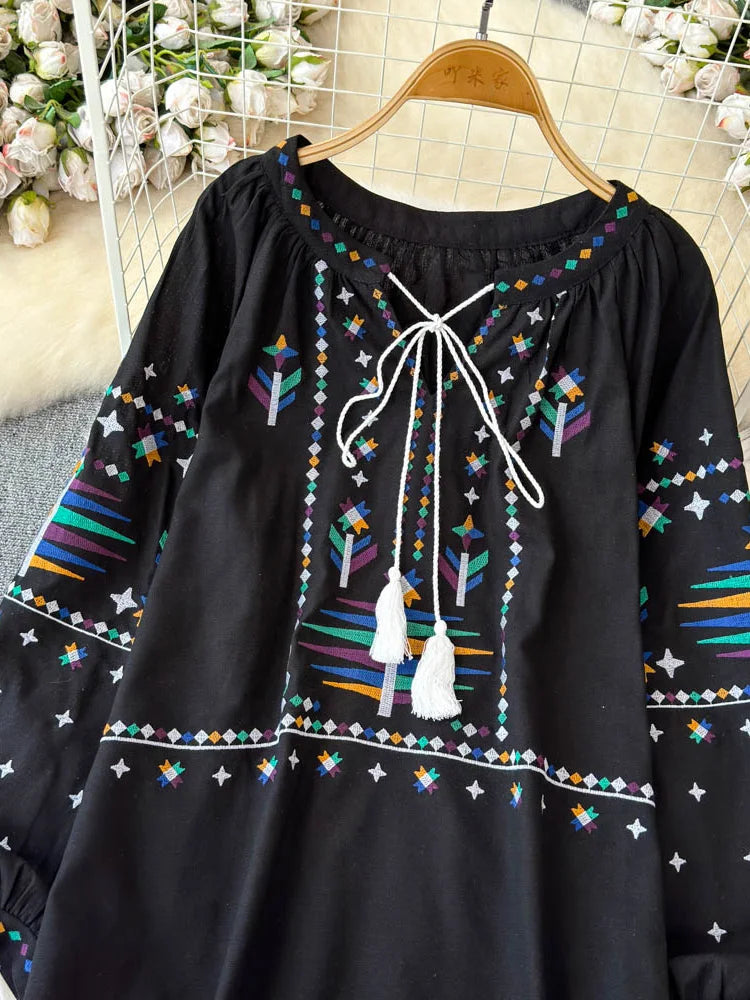 Women's Autumn Blouse Temperament Fashionable Vintage Embroidered Shirt 2024 New Bohemian Vacation Style Loose Top BL026