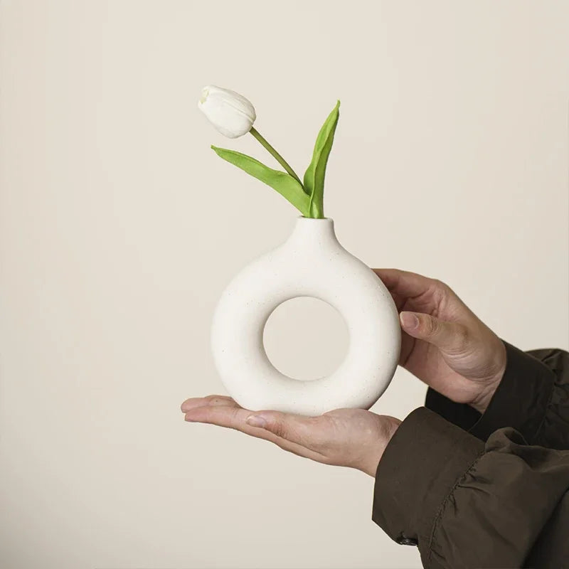 Creative Donut-Shaped Vase, Nordic-Style Plastic Vase, Minimalist Floral Arrangement, Table Setting, Home Living Room Decoration