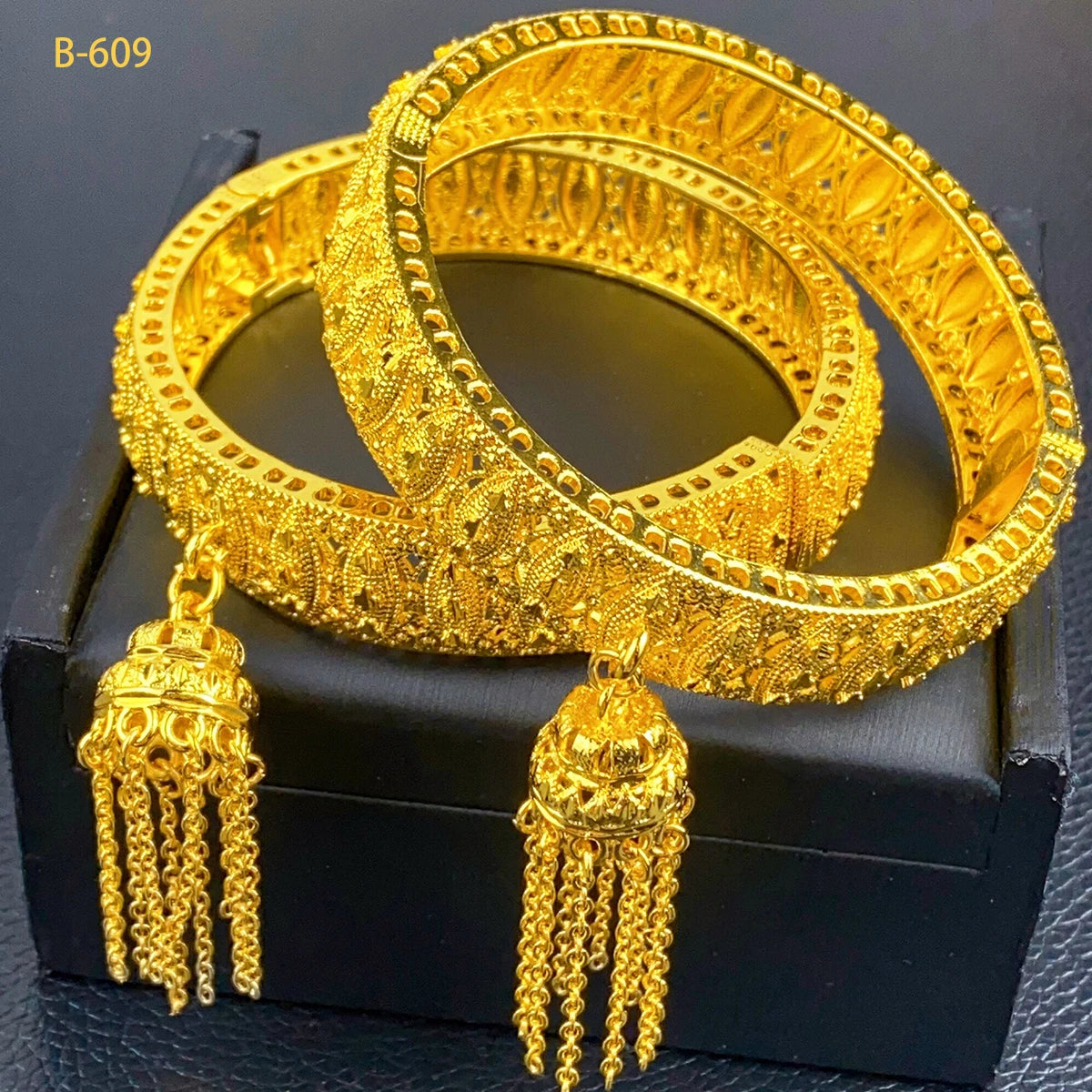 XUHUANG New Design Dubai Gold Color Bangles With Tassel Pendant For Women Indian Middle Eastern Nigerian Wedding Luxury Jewelry