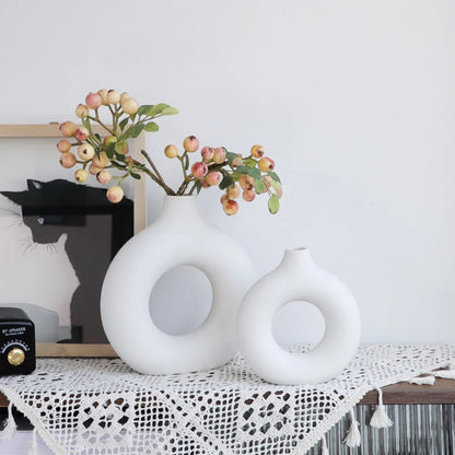 Nordic Plastic Flower Bottle Modern Style Circular Hollow Imitation Ceramic Fashion Living Room Home Office Desktop Decoration