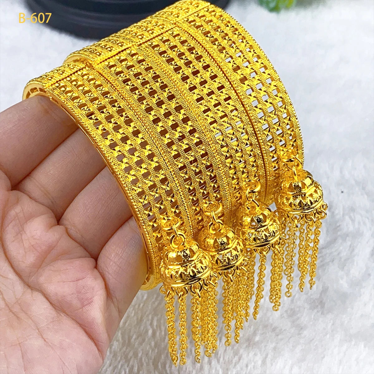 XUHUANG New Design Dubai Gold Color Bangles With Tassel Pendant For Women Indian Middle Eastern Nigerian Wedding Luxury Jewelry