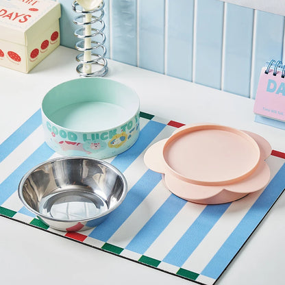 Single pet feeding bowl with large pet feeding capacity. Removable design for easy cleaning. Essential for home pets.pet bowl.