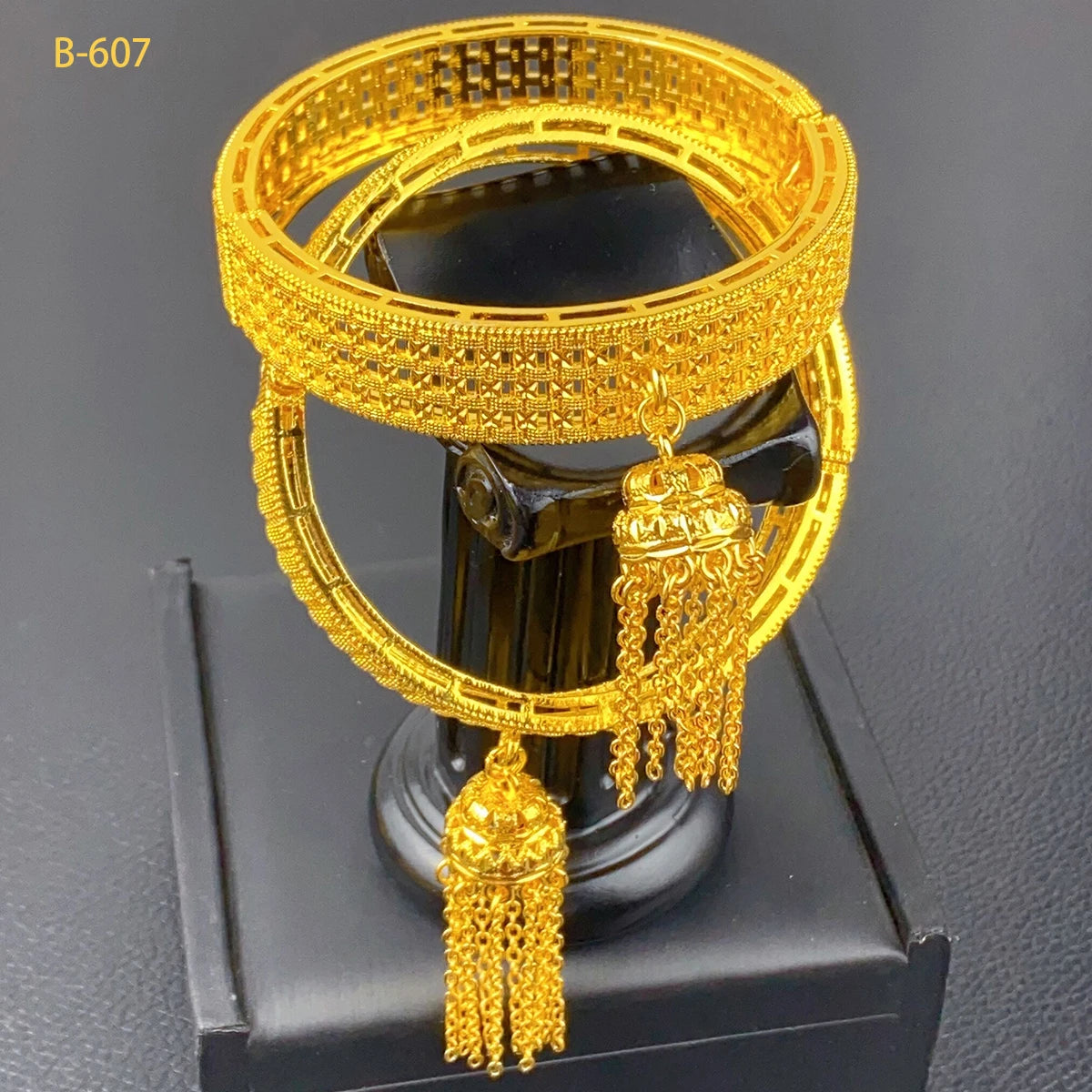 XUHUANG New Design Dubai Gold Color Bangles With Tassel Pendant For Women Indian Middle Eastern Nigerian Wedding Luxury Jewelry