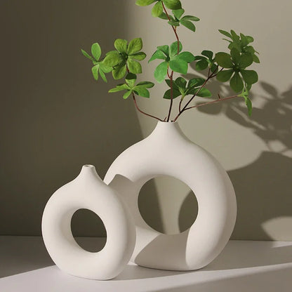 Creative Donut-Shaped Vase, Nordic-Style Plastic Vase, Minimalist Floral Arrangement, Table Setting, Home Living Room Decoration