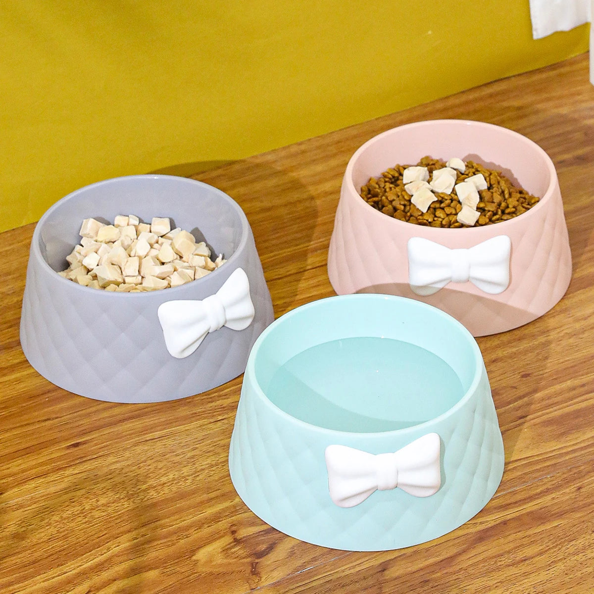 The Macaron bowl  with butterfly knot and the bowl is for pets