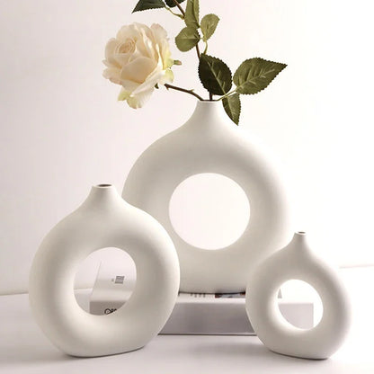 Creative Donut-Shaped Vase, Nordic-Style Plastic Vase, Minimalist Floral Arrangement, Table Setting, Home Living Room Decoration