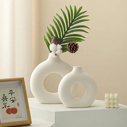 Creative Donut-Shaped Vase, Nordic-Style Plastic Vase, Minimalist Floral Arrangement, Table Setting, Home Living Room Decoration