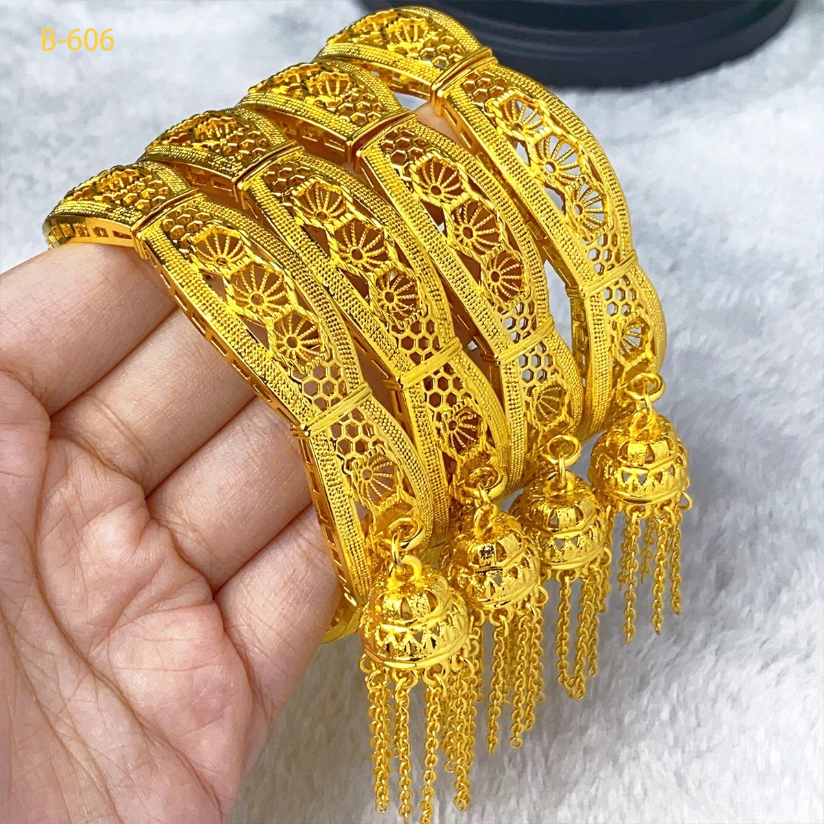 XUHUANG New Design Dubai Gold Color Bangles With Tassel Pendant For Women Indian Middle Eastern Nigerian Wedding Luxury Jewelry