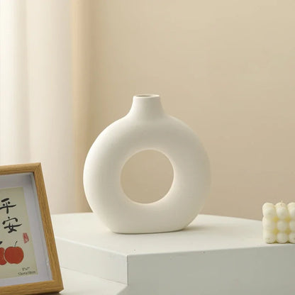 Creative Donut-Shaped Vase, Nordic-Style Plastic Vase, Minimalist Floral Arrangement, Table Setting, Home Living Room Decoration