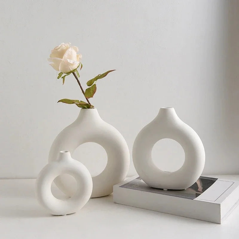 Creative Donut-Shaped Vase, Nordic-Style Plastic Vase, Minimalist Floral Arrangement, Table Setting, Home Living Room Decoration