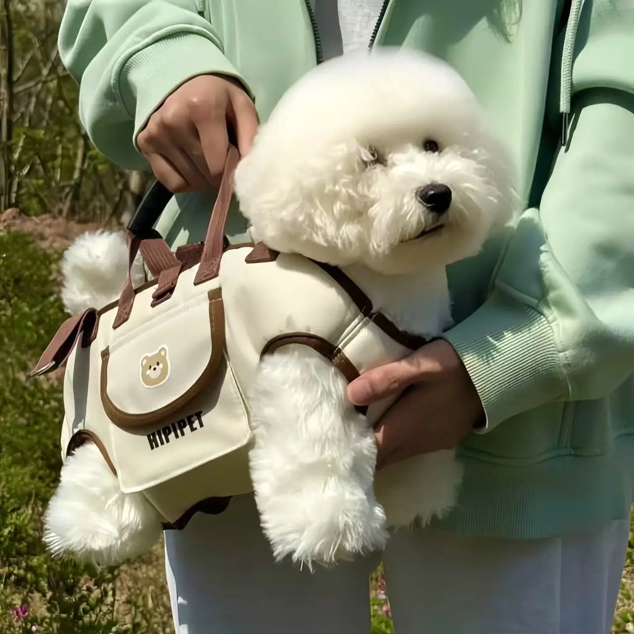 Practical and Stylish Hipipet Pet Carrier with Adjustable Straps and Handy Pocket for Easy Pet Transport